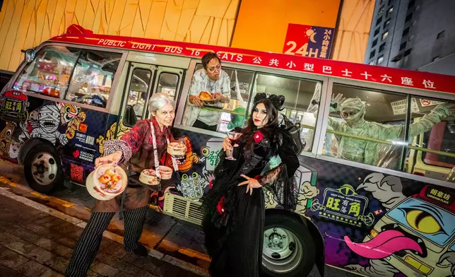 各款萬聖節造型表演者齊集港式紅VAN「旺角妖巴」