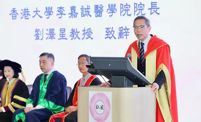 香港大學副校長（健康）及李嘉誠醫學院院長劉澤星教授於結業典禮上致辭