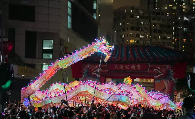 全港最長 500 呎夜光龍精彩演出