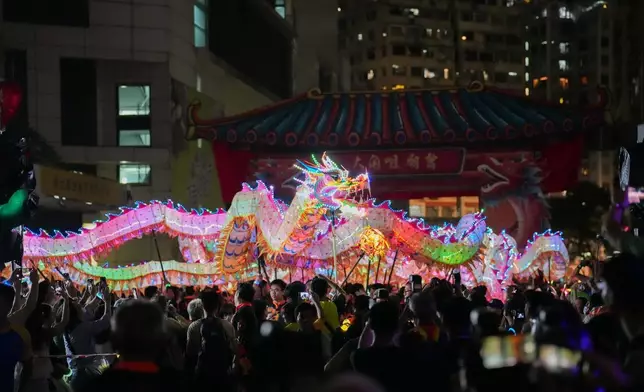 大角咀廟會夜光花式龍表演