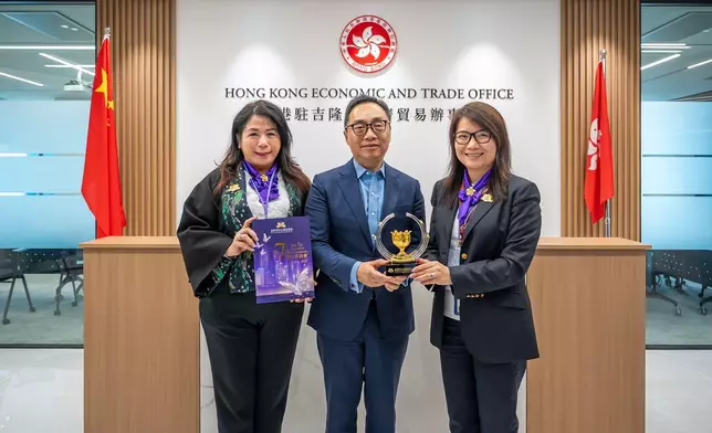考察團拜訪香港特別行政區政府駐吉隆坡經濟貿易辦事處（HKETO)與處長馮浩然先生（中）以及一行代表進行會議交流。