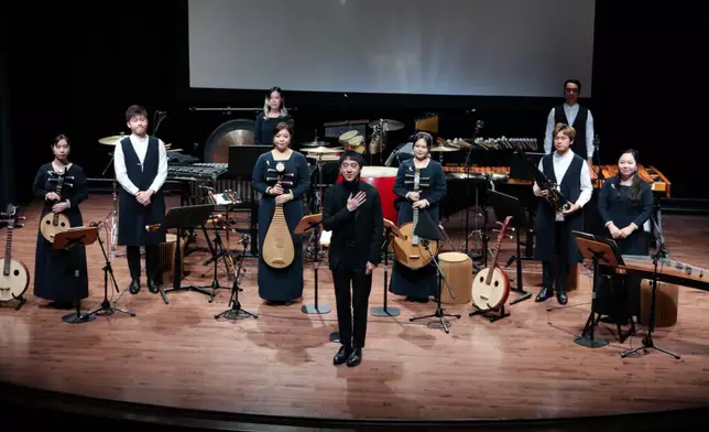 樂團成員們將傳統民族樂器與現代編曲手法相結合，並配以原創動畫影像，將敦煌文化的魅力化為一首首充滿畫面感的原創曲目。圖片來源：香港天籟敦煌樂團