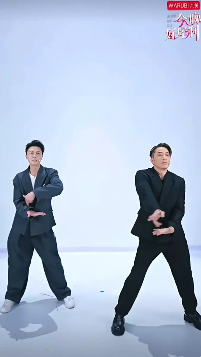 王浩信與吳卓羲早前在內地節目《今晚好犀利》中大跳「抖音男團舞」引起熱議。