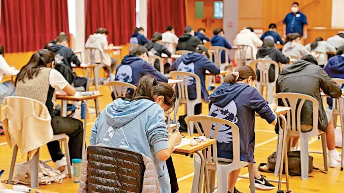 香港中學文憑試英國語文科口試剛於3月底結束，而筆試則於4月21日開考。資料圖片