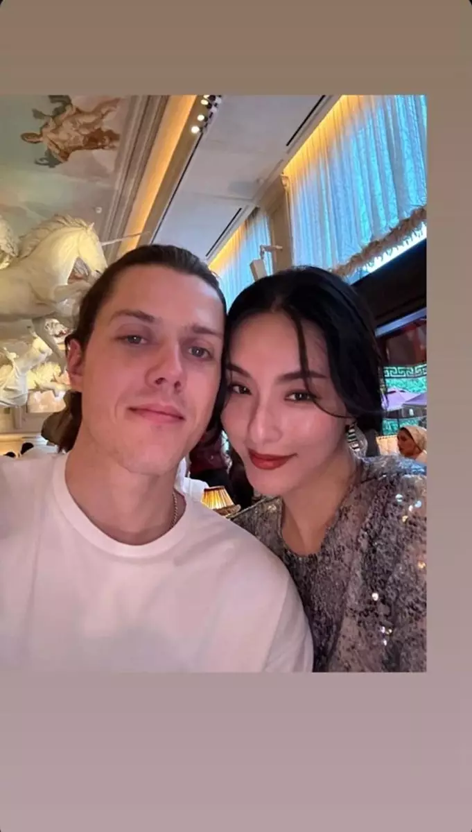分享與外籍型男的親密合照