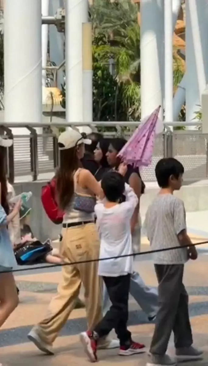 母子同框畫面溫馨