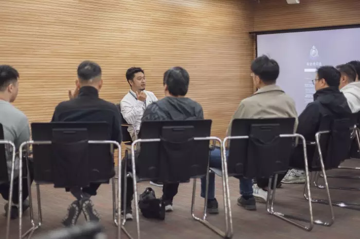 心理服務課與 DVIU 人員及刑事部、傷亡查詢中心及鑑證科等單位會面，持續提供心理支援。