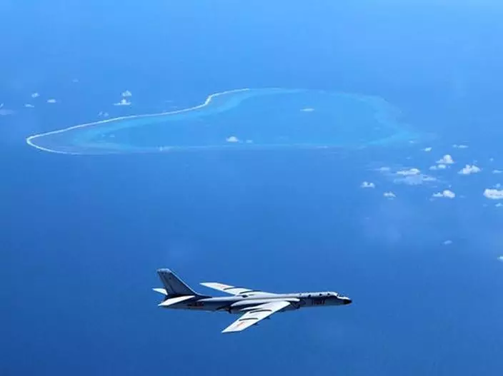 中國轟-6k遠程轟炸機巡航南海（網上圖片）