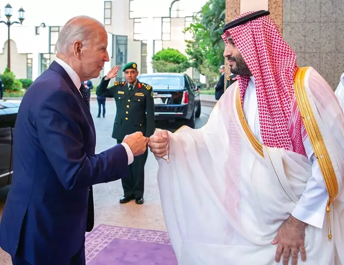 2022年7月15日，拜登訪沙特與王儲穆罕默德會面。