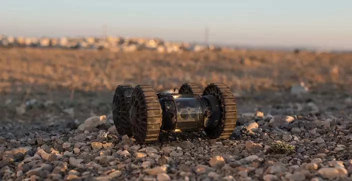 Roboteam公司研發的IRIS小型可投擲無人地面車。