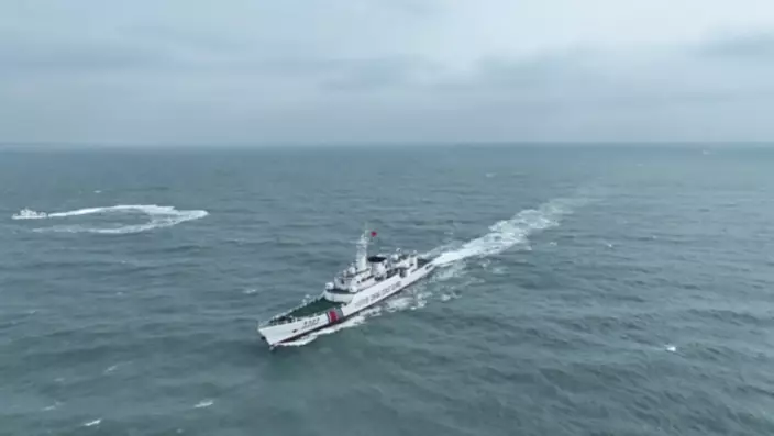 參與此次任務的中國海警2202艦。圖片來源：中國海警