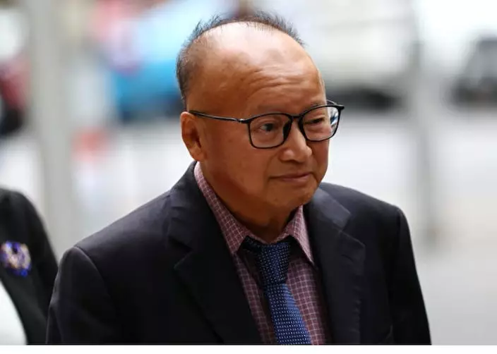 澳洲政府昨日首次引用《反外國干預法》，把一位華裔僑領判監禁，顯示澳洲打擊「外國干預」十分嚴厲，比香港23立法辣得多。