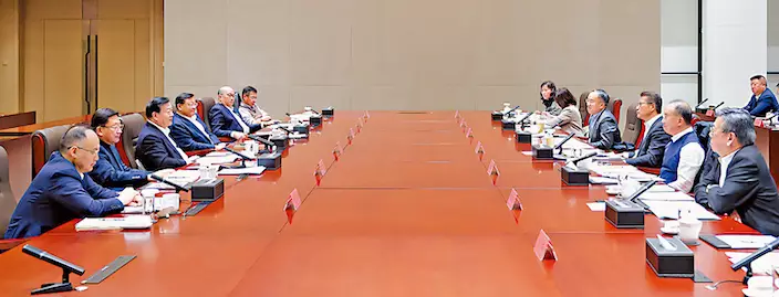 中央港澳工作辦公室主任夏寶龍2月9日在前海主持召開座談會。