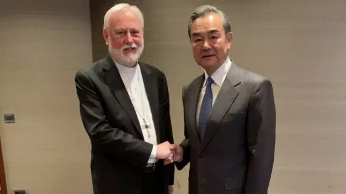 2020年2月14日,國務委員兼外長王毅在慕尼黑晤梵蒂岡外長加拉格爾。