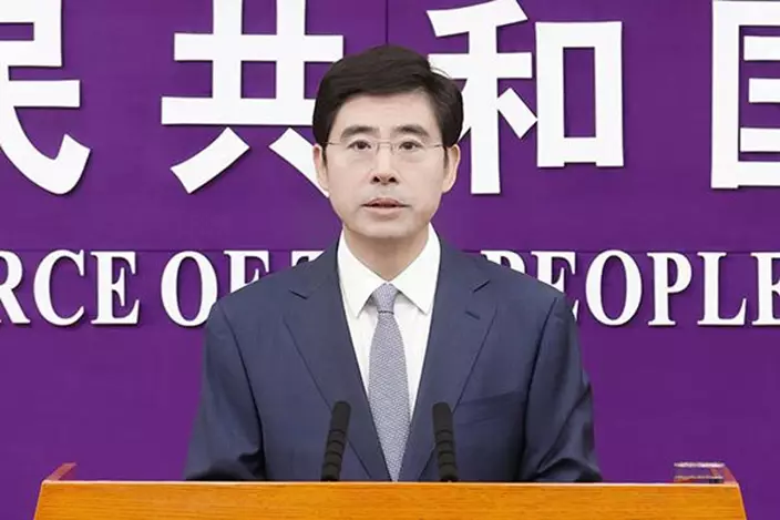 商務部新聞發言人何亞東回應「關稅降溫」時表示,「解鈴還須繫鈴人」,敦促美方糾正錯誤做法,拿出談判的誠意。