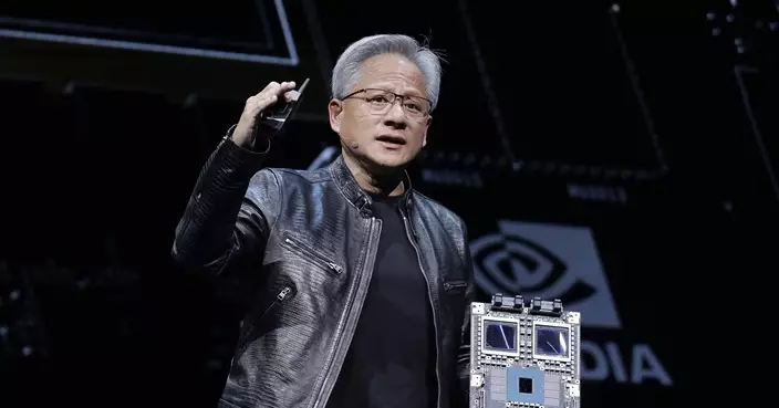 黃仁勳警告,中國在AI領域並不落後於美國,且正在「非常接近」。