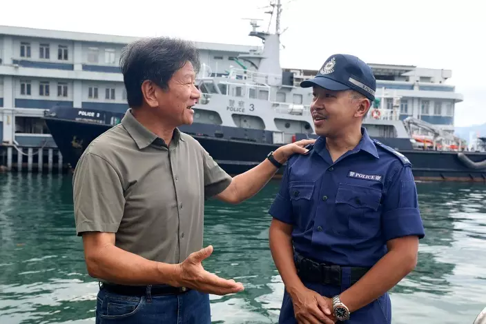 徐偉雄 (左) 及吳穎倫 (右) 均認同水警的「同舟之情」,正正反映了警隊的團隊精神。
