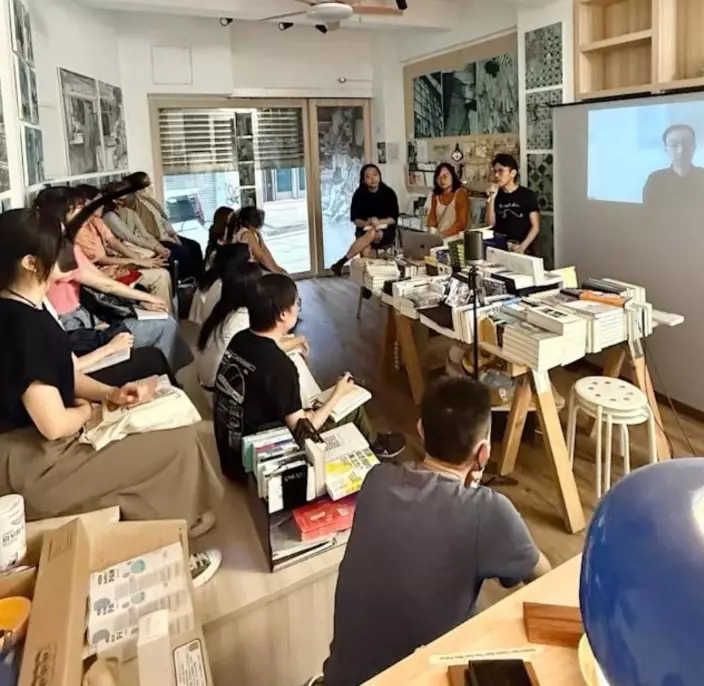 被拒參展的黃店「界限書店」,經常舉辦座談,招攬「同路人」參加。