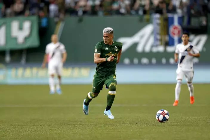 The Portland Timbers' Brian Fernandez dribbles during the first half of an MLS soccer match against the LA Galaxy in Portland, Ore., on Saturday, July 27, 2019. (Noble GuyonThe Oregonian via AP)