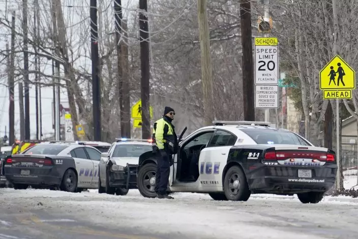 2 Dallas officers shot and wounded while responding to call
