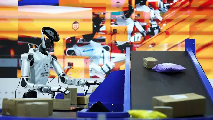 Industrial robots are now widely used in automated sorting and logistics, boosting supply chain efficiency