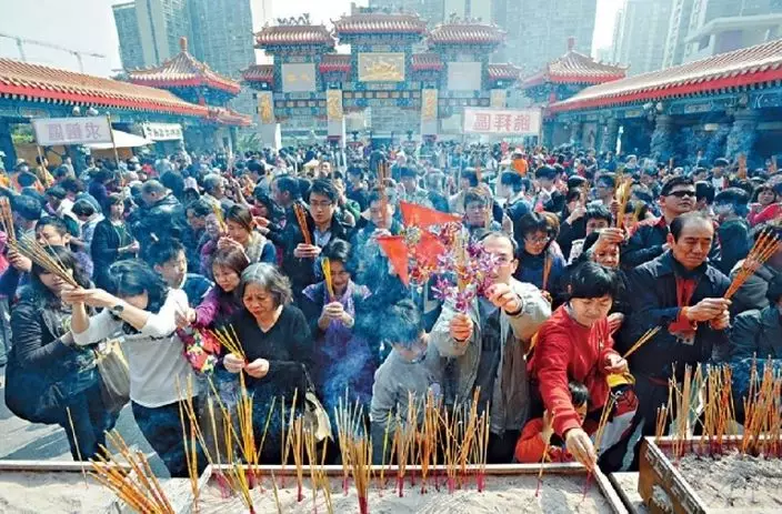 黃大仙祠農曆新年香火鼎盛 (網上圖片)