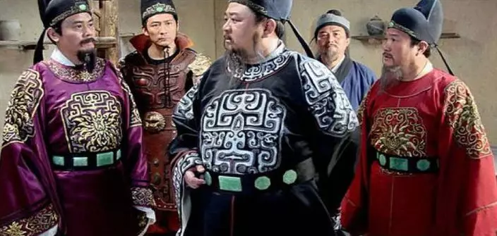 內地劇集《神探狄仁傑》中同時出現三種顏色的唐朝官服。(網上圖片)