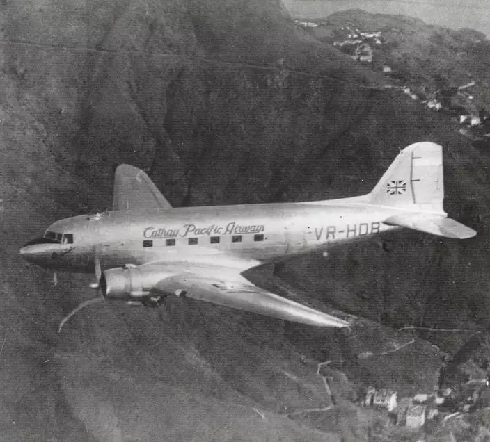 1946年航行中的國泰航空客機 (網上圖片)