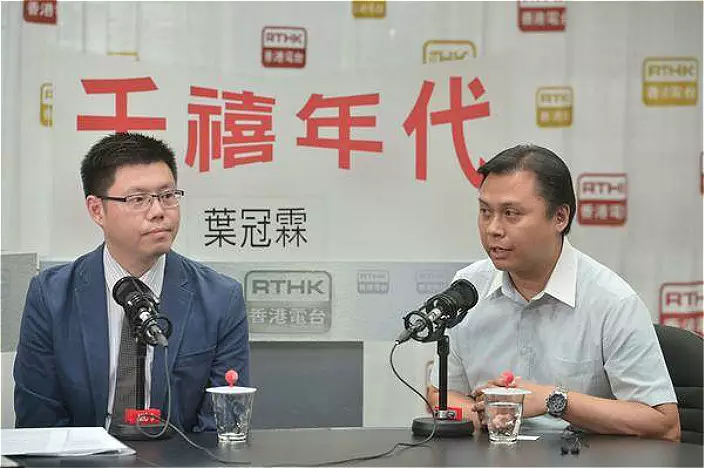 卓德根(左)
