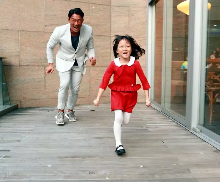 秋成勳打算讓小愛決定自己的將來