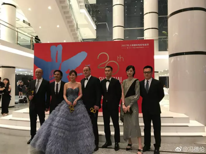 舒淇因病缺席,單拖赴上海電影節為新片宣傳的馮德倫只好找張靜初助陣。(網上圖片)