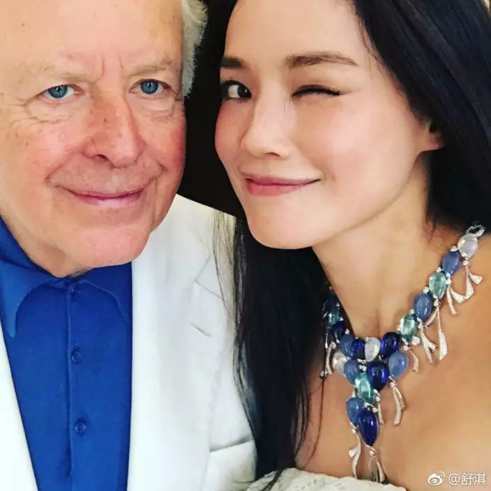 舒淇在意大利出席品牌活動時笑容滿臉。(網上圖片)