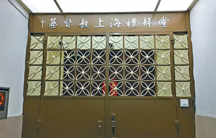 鳳樓下面正是教會所在,不少教友都表示出入尷尬。