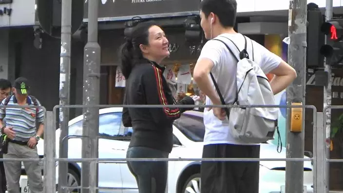 甄楚倩同兒子好好傾。