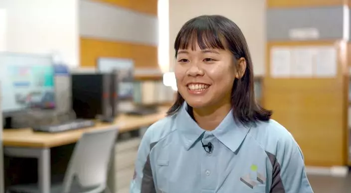 黃琛怡正修讀「屋宇裝備監工高等文憑」課程，她認為學院提供實習機會有助在就業前熟習工作環境。