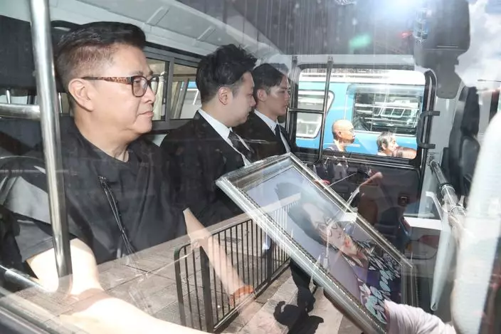 梁舜燕以天主教儀式出殯。