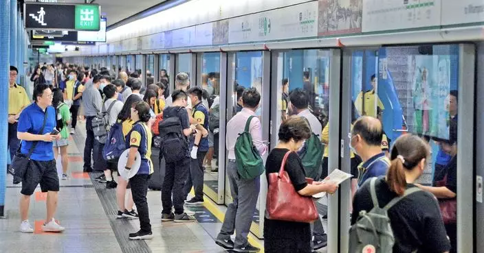 港鐵公司表示,正積極研究提供全月通乘客的補償安排。資料圖片