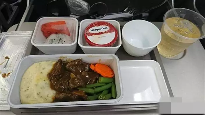 國泰推飛機餐。網圖