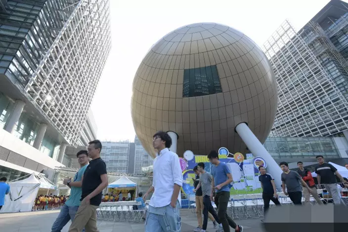 林鄭月娥表示,要擴大香港的人才庫,除致力培育本地人才外,亦要積極吸納非本地精英。資料圖片