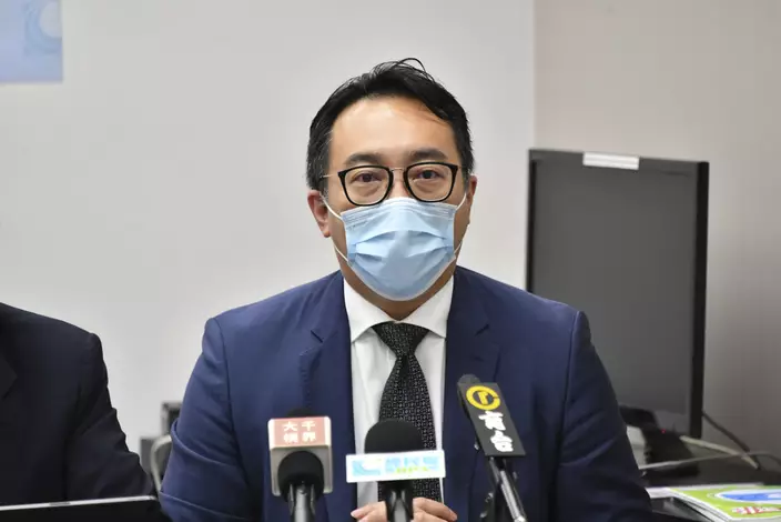 康泰第二代傳人、前執行董事黃進達接受傳媒訪問對康泰清盤感到惋惜。