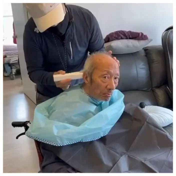 余子明近一年因病停工。