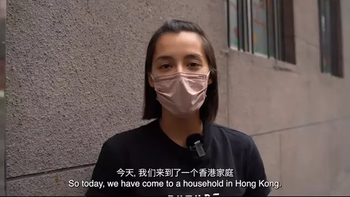 謝嘉怡在影片開始，已簡述香港土地問題，租金昂貴、居住空間不足、公屋輪候時間過長令基層苦不堪言。