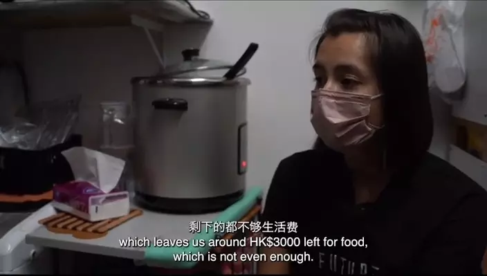 每月工資只有1萬多元的她,單是租金就花了約三分二,剩下3千多元亦不夠生活。
