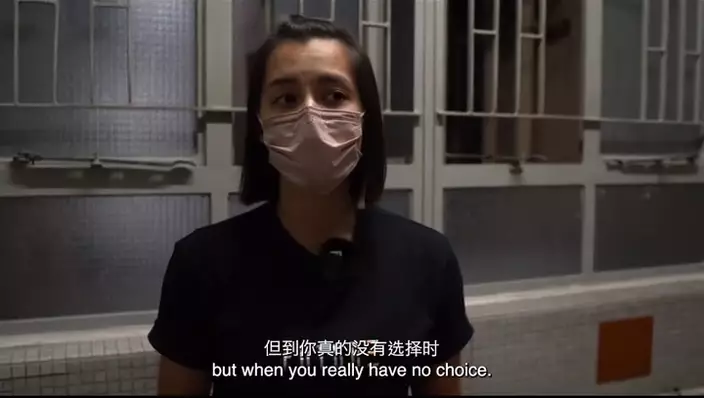 謝嘉怡提到第二個租戶當初被業主逼遷,倉卒下搬到這間劏房:「我們常常以為所以事情都是理所當然,但當你真的沒有選擇時,這就是你最好的選擇。」