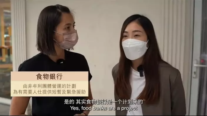 謝嘉怡同時採訪NGO社工，介紹食物銀行。