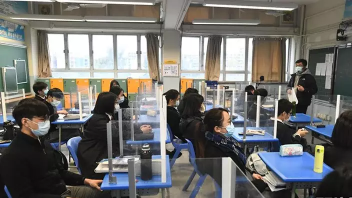 教育局指學校每日快測安排需維持至下月底。資料圖片
