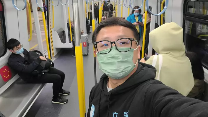張欣宇早上搭乘首班車前往落馬洲口岸體驗即日往返過關。(張欣宇facebook圖片)