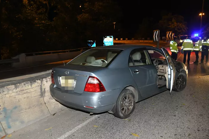 警方發現涉事私家車為被通緝車輛。