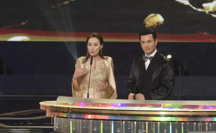 郭可盈昨晚（8日）驚喜現身《萬千星輝頒獎典禮2022》。