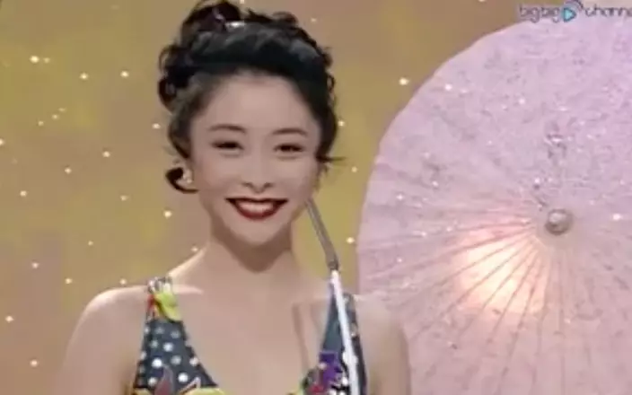 1995年到港參選國際華裔小姐競選後加入TVB。